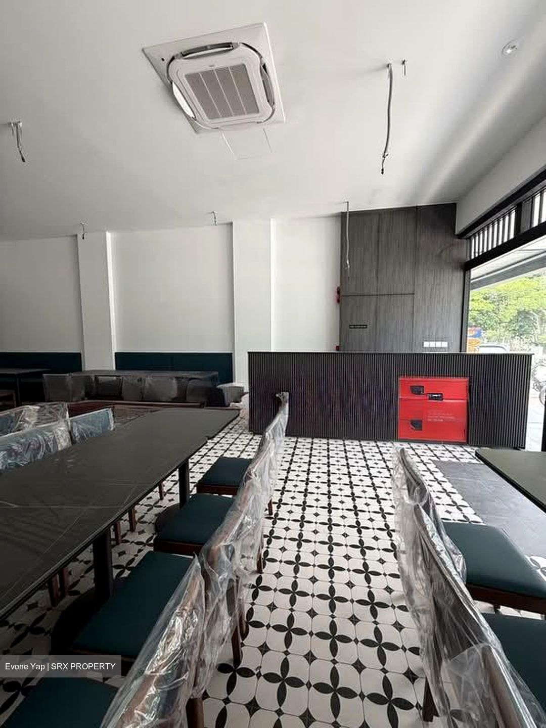 Yio Chu Kang Road (D19), Retail #605899121